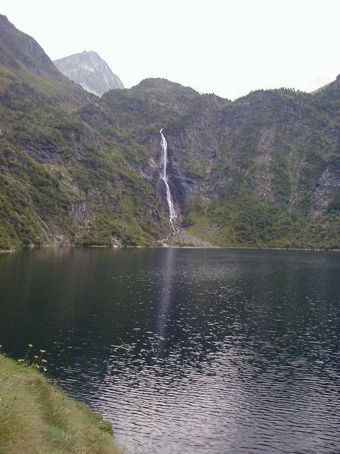 f cascade lac d'OO